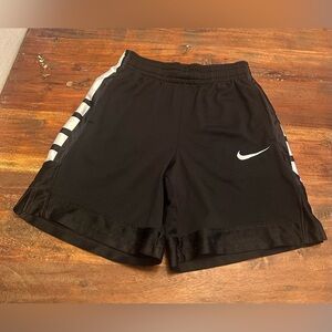 Nike Youth Boys Dry-Fit black shorts. Sz medium. EUC.